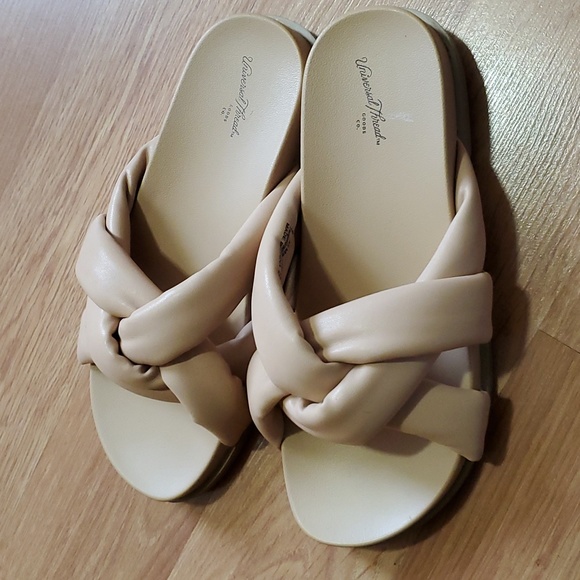 Universal Thread Sandals - Picture 1 of 6